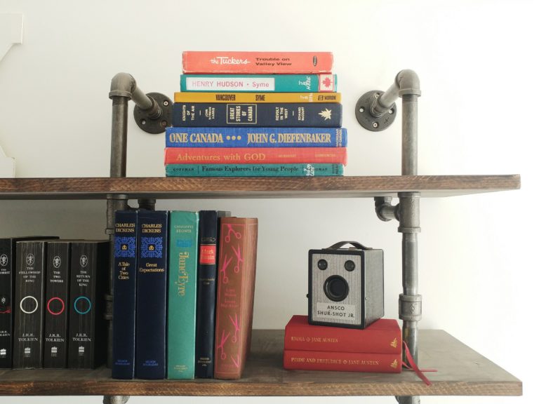 Decluttering Books - Minimalist Homeschooling