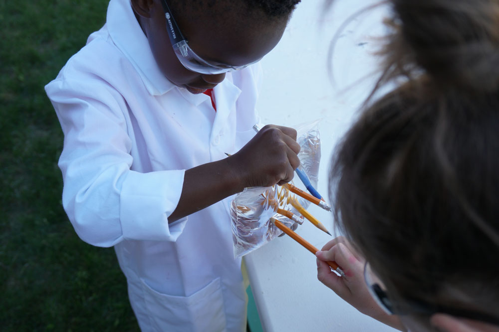 Here's a fun and simple experiment for kids! A leak proof bag with pencils stuck in it?!