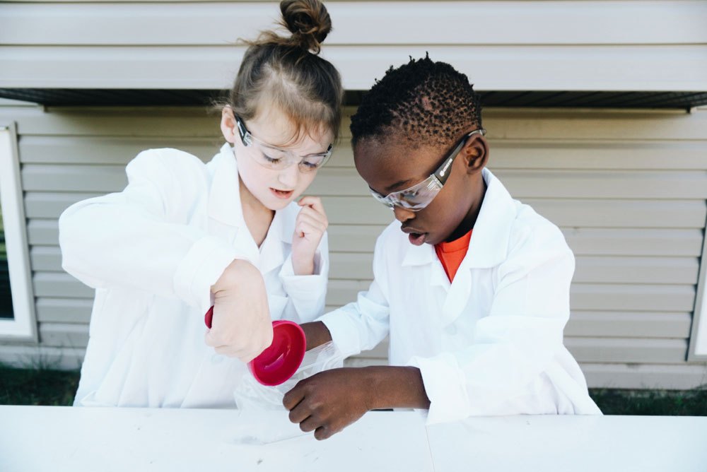 Exploding bags experiment - an easy STEM experiment to do with kids with very few supplies!