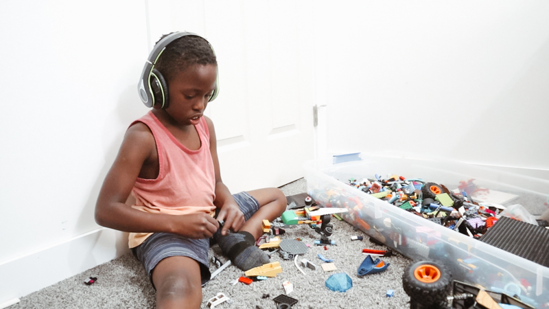 24 Activities for Kids to do While Listening to Audiobooks